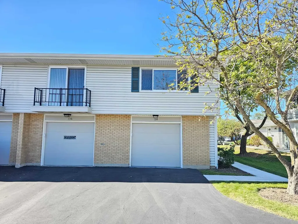 134 Shattuck Court Schaumburg IL 60194