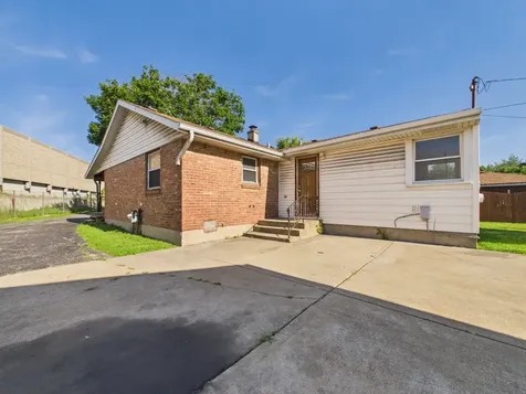 8133 South 85th Court Justice IL 60458