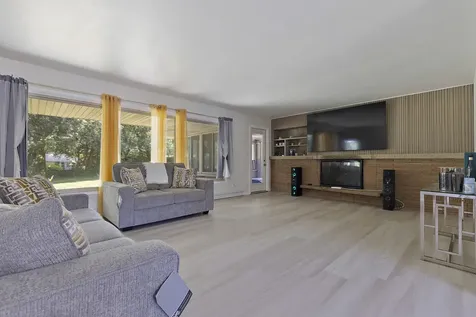 1915 Greenfield Lane Rockford IL 61107