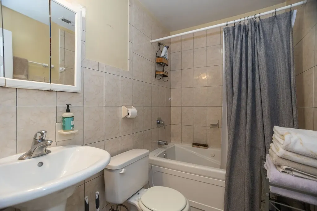 2645 West Haddon Avenue Chicago IL 60622