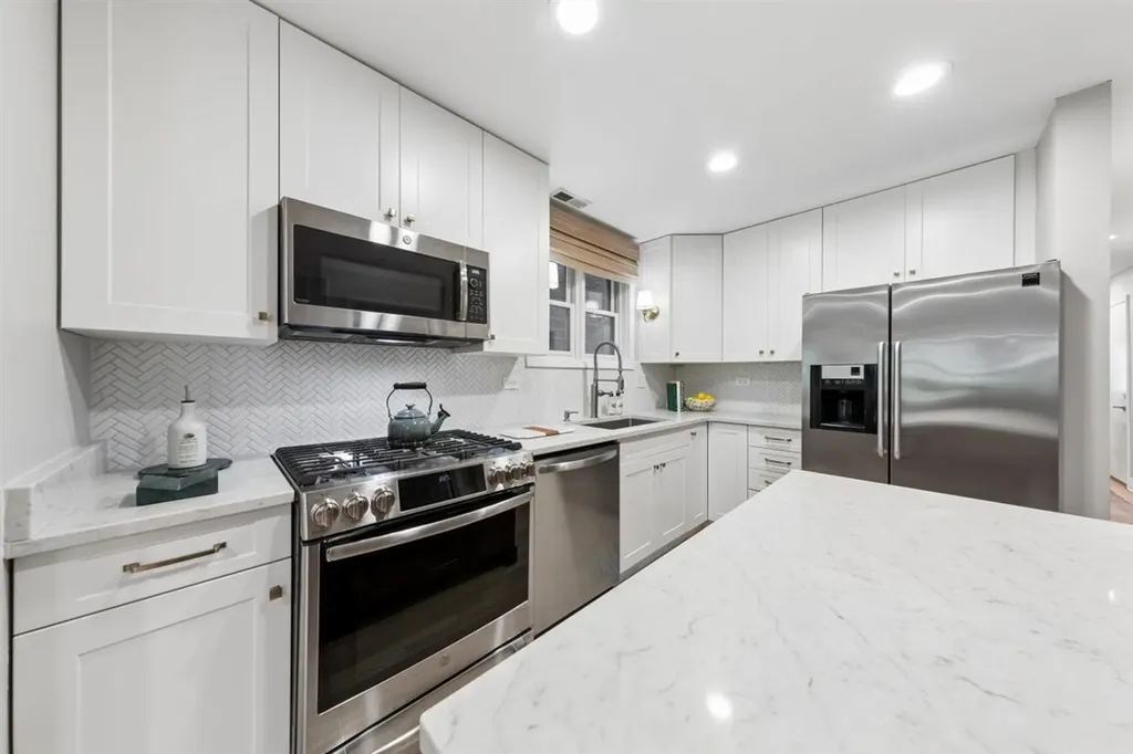 2555 North Southport Avenue Chicago IL 60614
