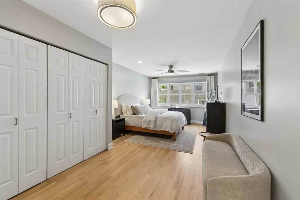 2555 North Southport Avenue Chicago IL 60614