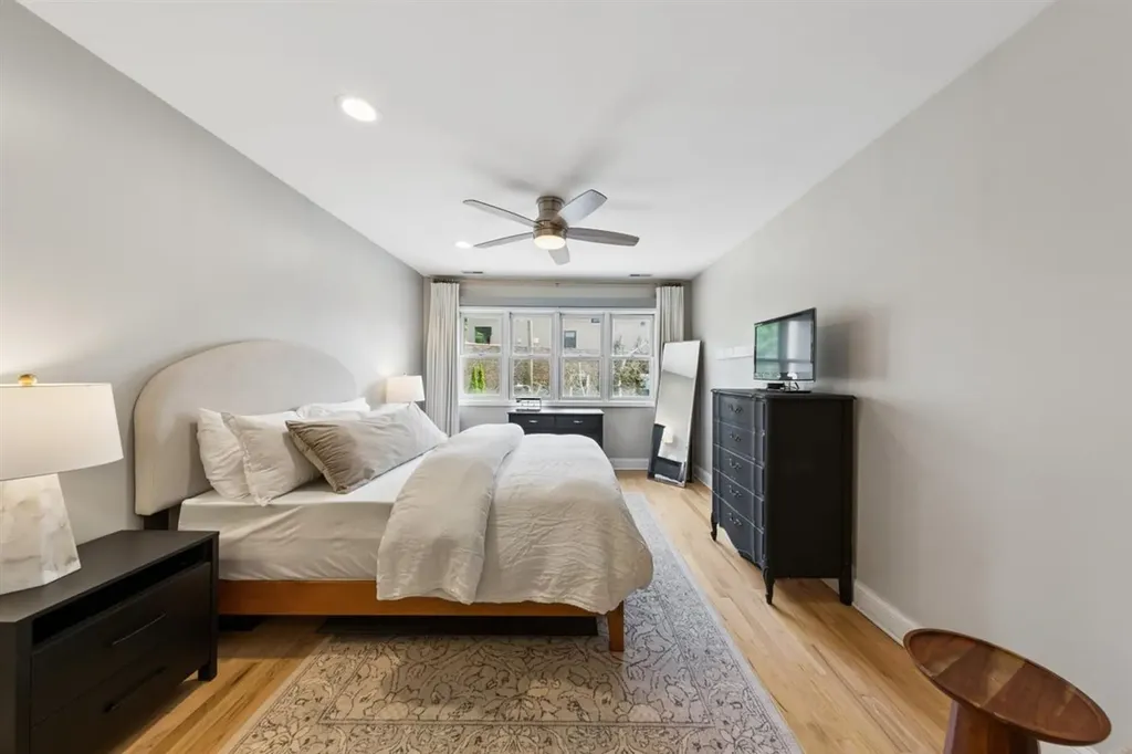 2555 North Southport Avenue Chicago IL 60614