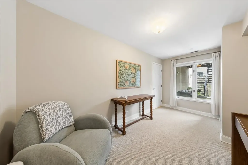 2555 North Southport Avenue Chicago IL 60614