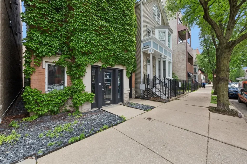 2555 North Southport Avenue Chicago IL 60614