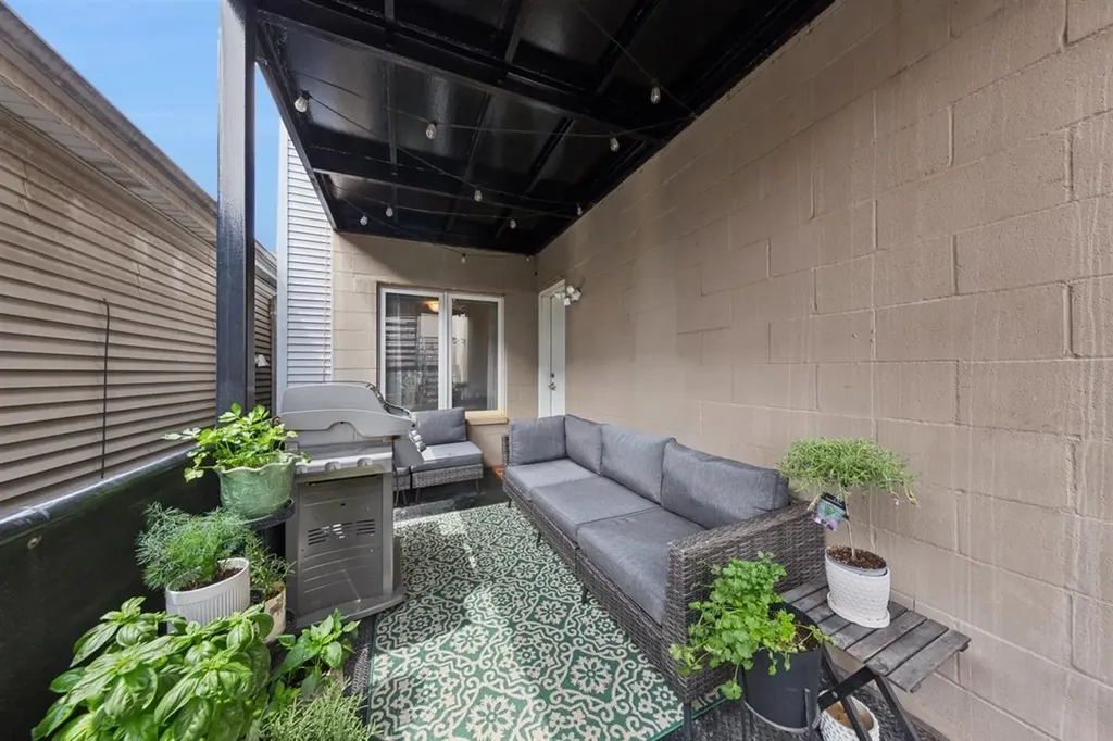 2555 North Southport Avenue Chicago IL 60614
