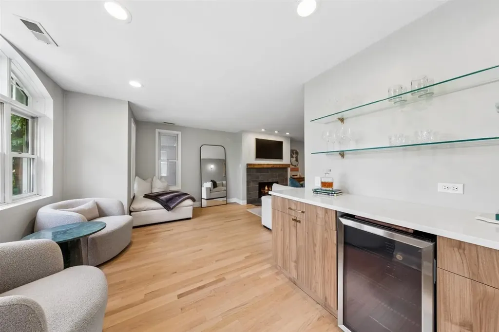 2555 North Southport Avenue Chicago IL 60614