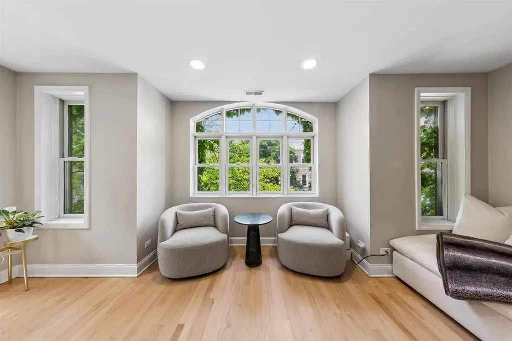 2555 North Southport Avenue Chicago IL 60614
