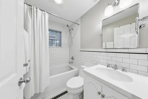 2555 North Southport Avenue Chicago IL 60614