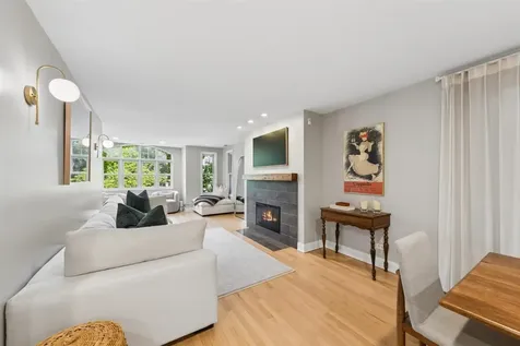 2555 North Southport Avenue Chicago IL 60614