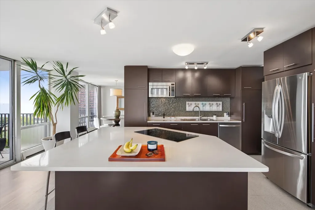 339 West Barry Avenue Chicago IL 60657