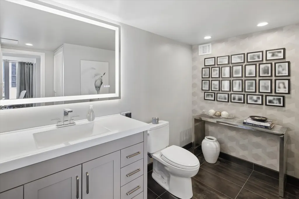 339 West Barry Avenue Chicago IL 60657