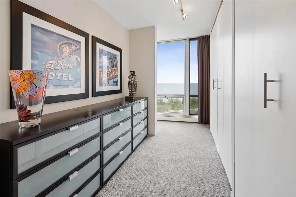 339 West Barry Avenue Chicago IL 60657
