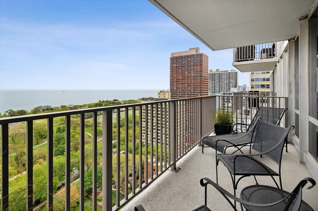 339 West Barry Avenue Chicago IL 60657