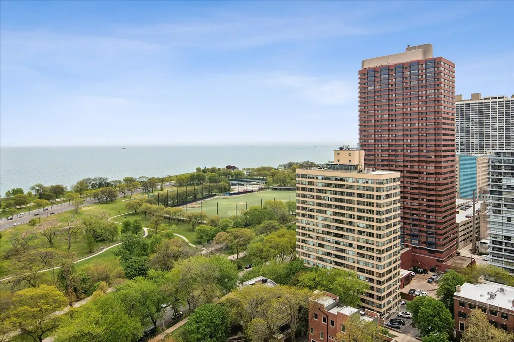 339 West Barry Avenue Chicago IL 60657