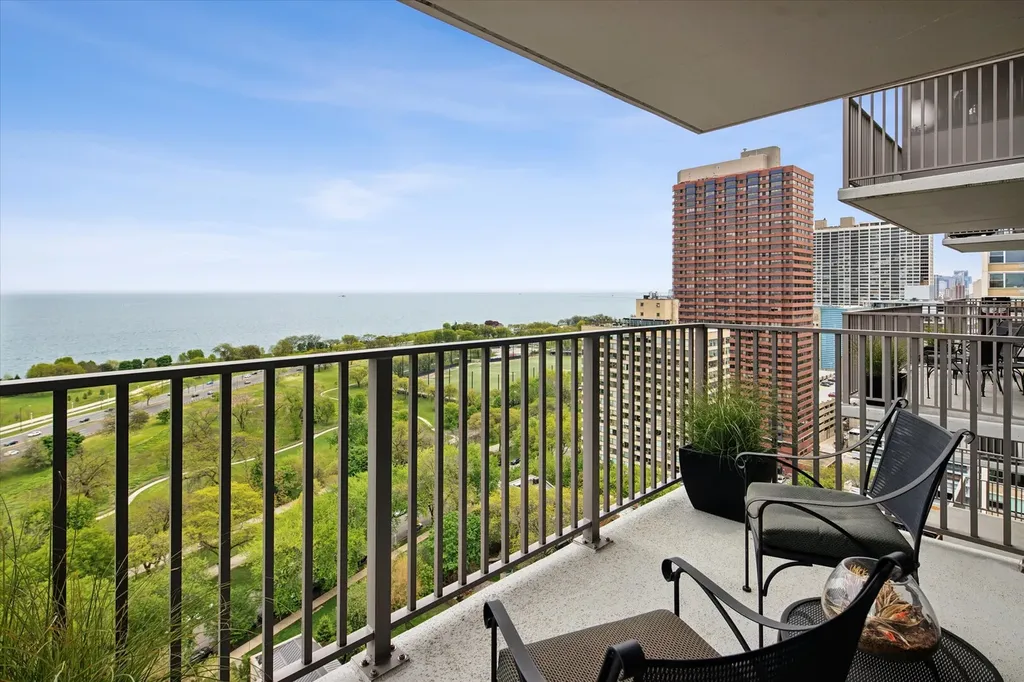 339 West Barry Avenue Chicago IL 60657