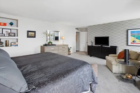 339 West Barry Avenue Chicago IL 60657