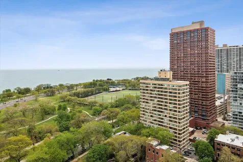 339 West Barry Avenue Chicago IL 60657