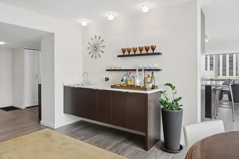 339 West Barry Avenue Chicago IL 60657