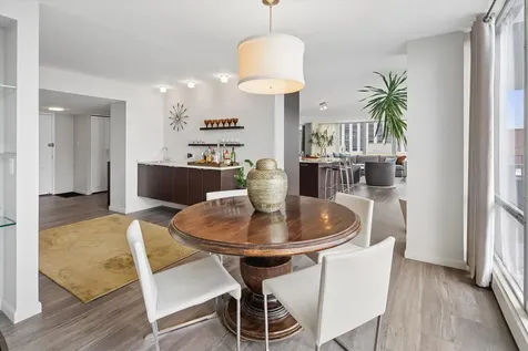 339 West Barry Avenue Chicago IL 60657