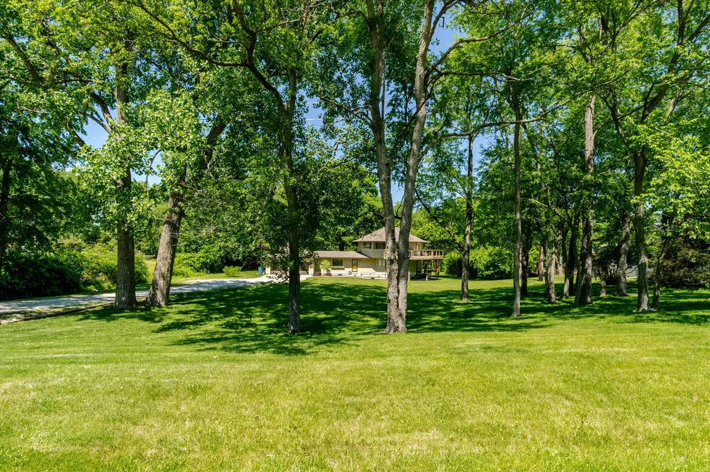 19866 Lakewood Drive Bloomington IL 61705