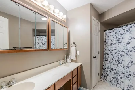 19866 Lakewood Drive Bloomington IL 61705
