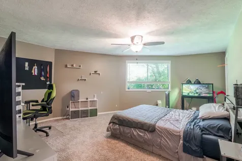 19866 Lakewood Drive Bloomington IL 61705