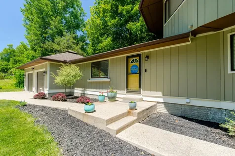 19866 Lakewood Drive Bloomington IL 61705