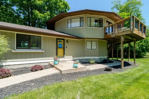 19866 Lakewood Drive Bloomington IL 61705