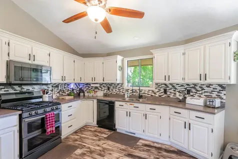 19866 Lakewood Drive Bloomington IL 61705