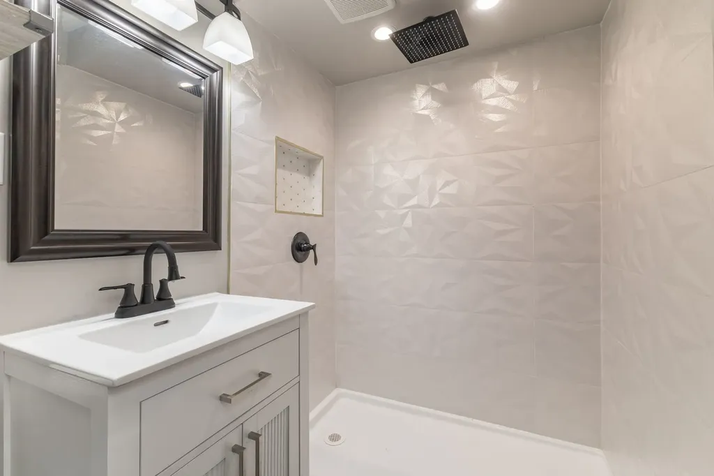 10505 South Avenue F Chicago IL 60617