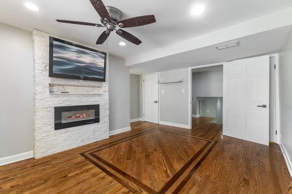 10505 South Avenue F Chicago IL 60617