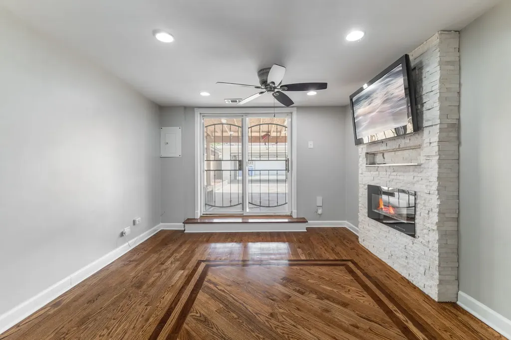 10505 South Avenue F Chicago IL 60617
