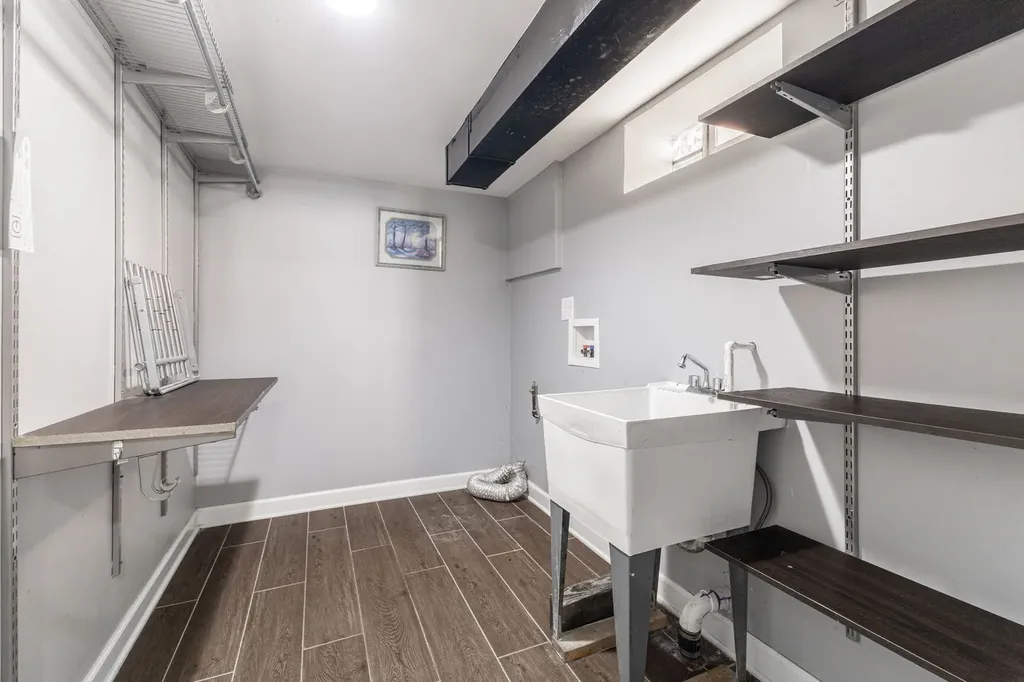 10505 South Avenue F Chicago IL 60617