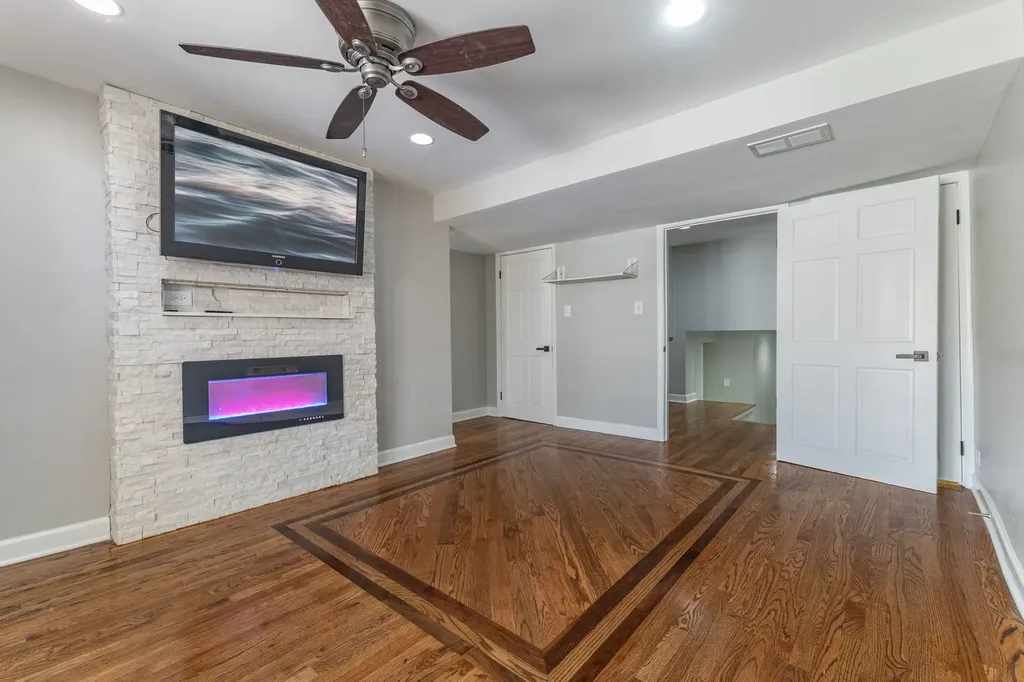 10505 South Avenue F Chicago IL 60617