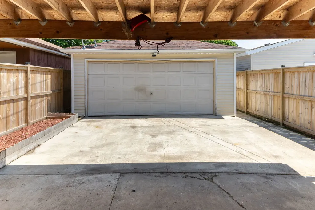 10505 South Avenue F Chicago IL 60617