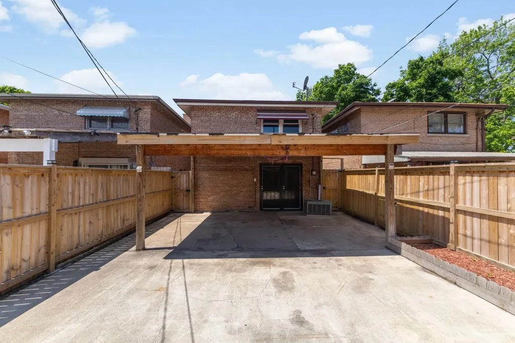 10505 South Avenue F Chicago IL 60617