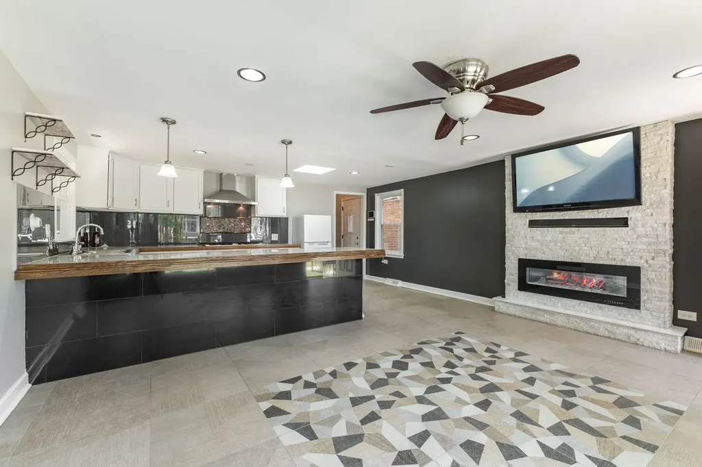 10505 South Avenue F Chicago IL 60617