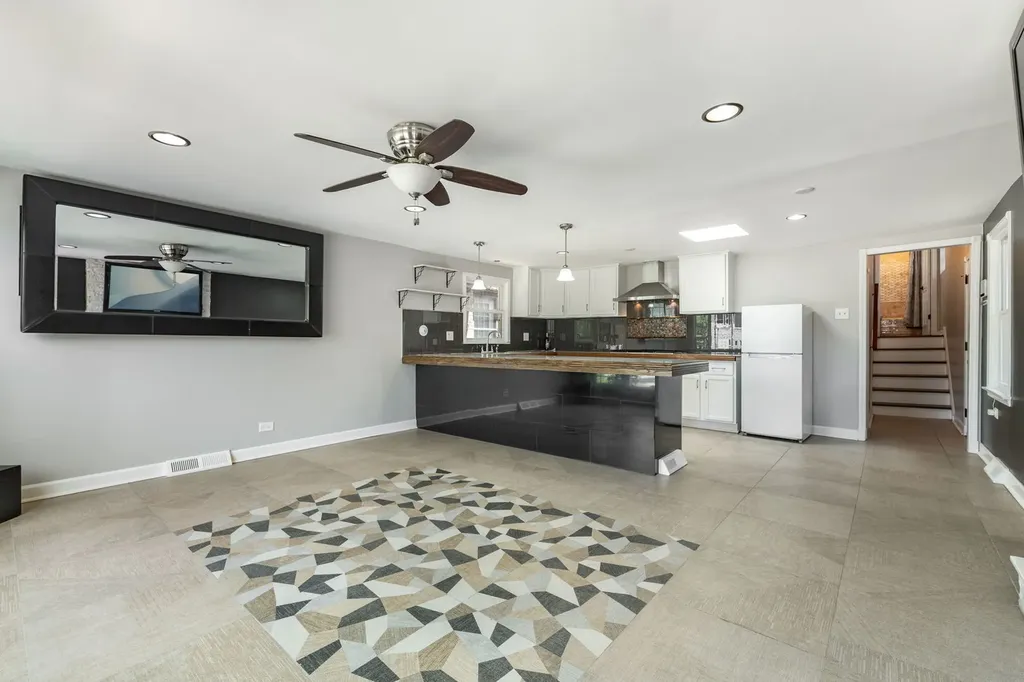 10505 South Avenue F Chicago IL 60617