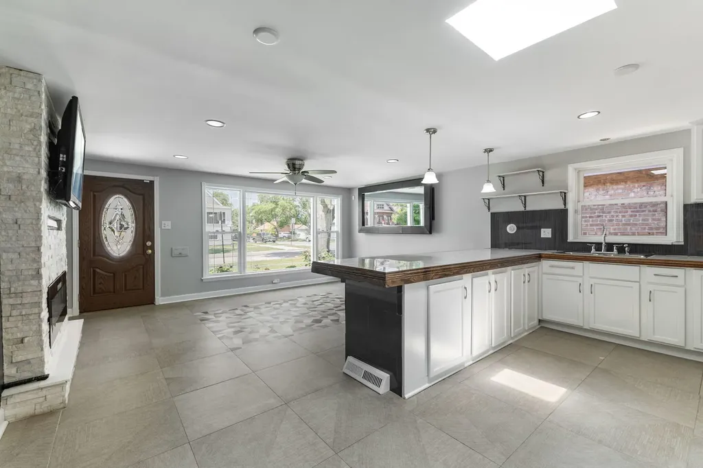 10505 South Avenue F Chicago IL 60617