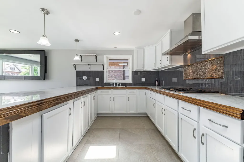10505 South Avenue F Chicago IL 60617
