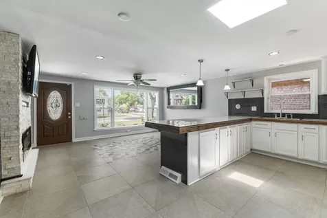 10505 South Avenue F Chicago IL 60617