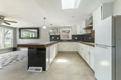 10505 South Avenue F Chicago IL 60617