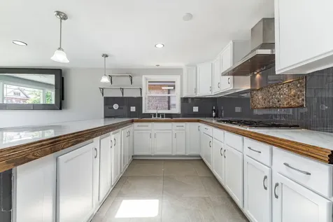 10505 South Avenue F Chicago IL 60617