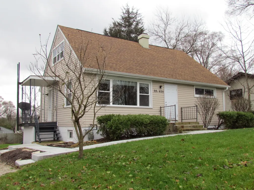 28W625 Lester Street West Chicago IL 60185
