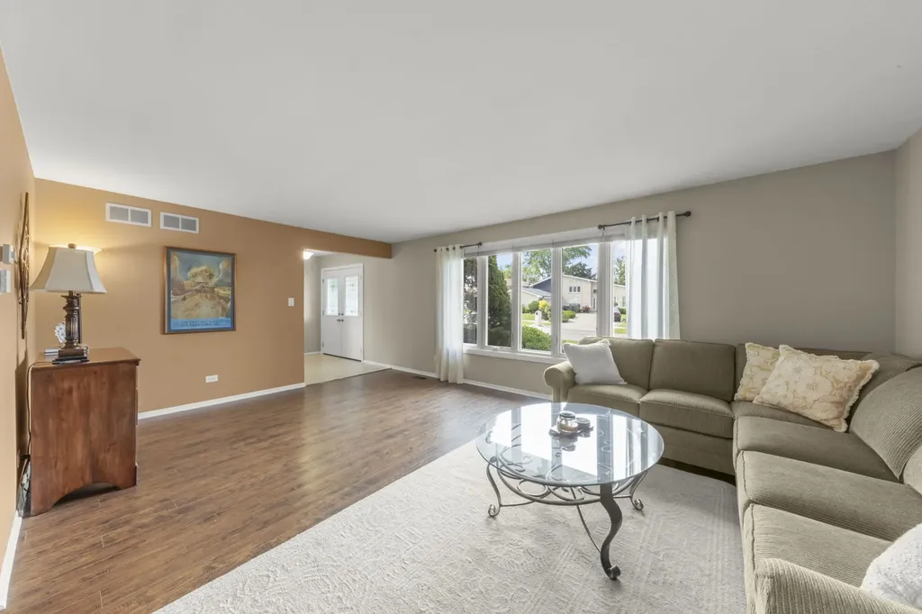 8831 Maple Avenue Orland Park IL 60462