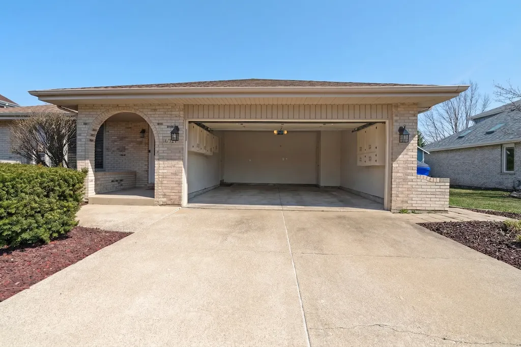 16527 Orange Avenue Orland Park IL 60467