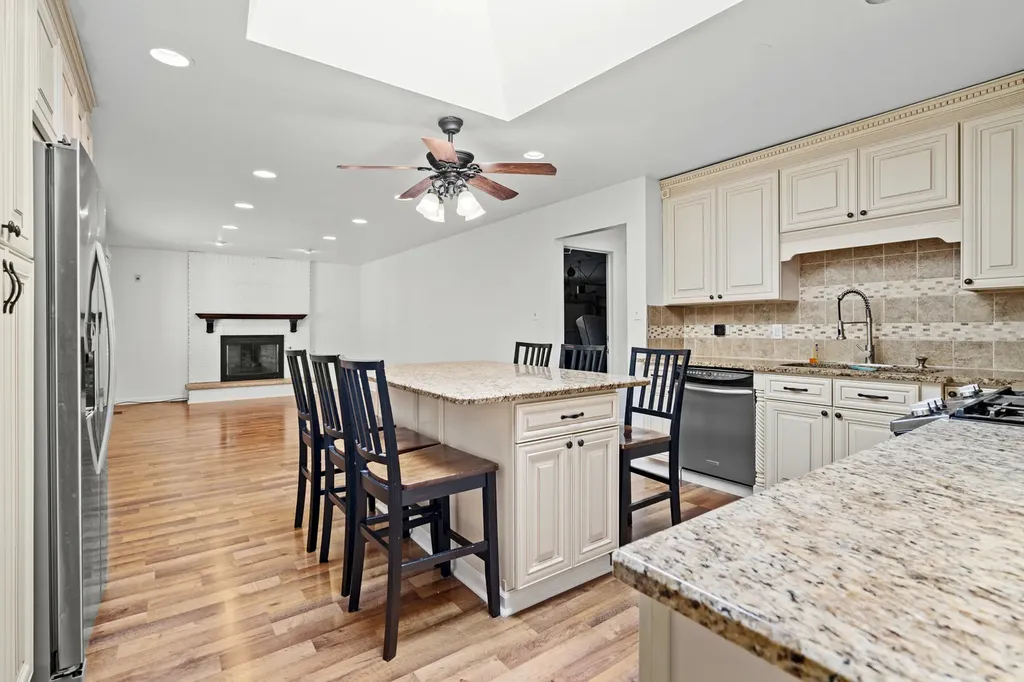 16527 Orange Avenue Orland Park IL 60467