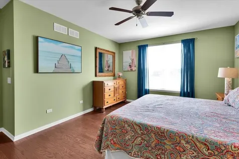 692 Canton Court Oswego IL 60543