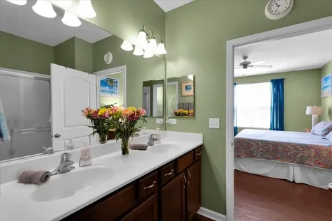 692 Canton Court Oswego IL 60543